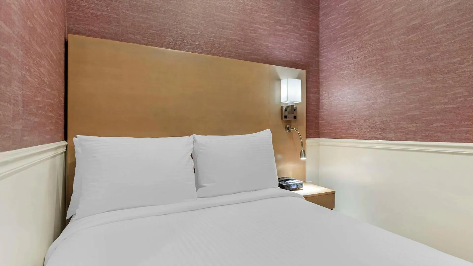 The Mayfair Hotel Times Square, Ascend Hotel Collection New York 3*,